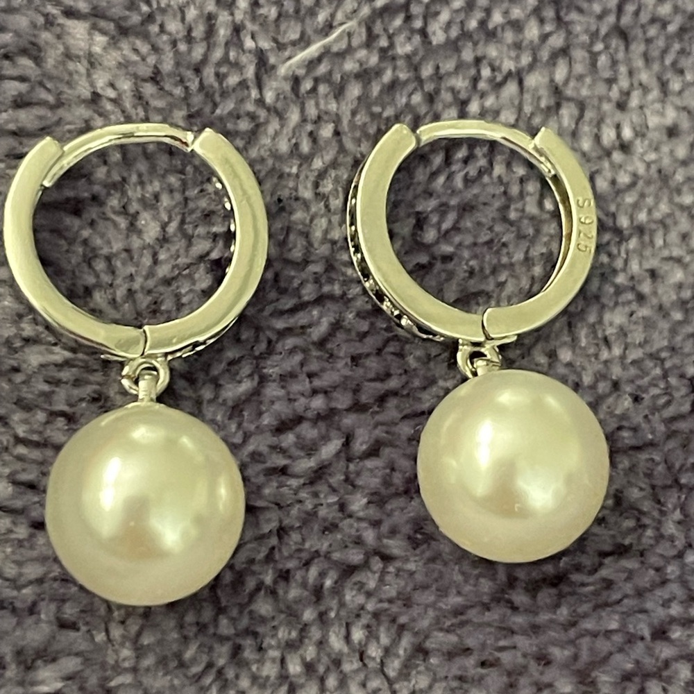 Chic Silver Pearl Drop Earrings 925